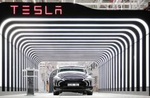 Η Tesla χάνει έδαφος στην Ευρώπη - Η πτώση των πωλήσεων της αυτοκινητοβιομηχανίας του Έλον Μασκ αγγίζει το 45% - Η κινεζική BYD την ξεπερνά σε έσοδα