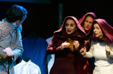 «Κατάσταση Πολιορκίας» από τη Θεατρική Ομάδα Κωφών «Τρελά Χρώματα» στο θέατρο Άβατον © Δάφνη Δρακούλη