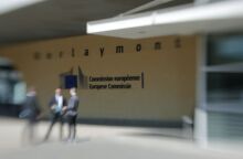 Η ΕΕ ετοιμάζεται να επιβάλει πρόστιμα σε Apple και Meta εν μέσω κλιμάκωσης του εμπορικού πολέμου - Αναμένονται αυτή την εβδομάδα.