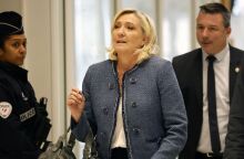 Γαλλία: Καταδίκη της Μαρίν Λεπέν για υπεξαίρεση ευρωπαϊκών κονδυλίων - Η απόφαση ενδέχεται να έχει σοβαρές επιπτώσεις στο πολιτικό της μέλλον