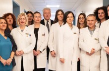 Ομαδική φωτογραφία της Νεφρολογικής Κλινικής του «Λαϊκού Νοσοκομείου»