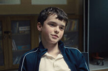 Adolescence: Μαθαίνοντας τη ζωή από τα σίριαλ