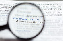 Προέλαση αντιδημοκρατικότητας