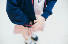 Παιδί που κάτι κρύβει στην τσέπη του