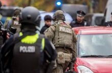 Συναγερμός στη Γερμανία: Ανθρωποκυνηγητό μετά τον εντοπισμό τριών νεκρών σε κατοικία στο Βάιτεφελντ - Οπλισμένος και επικίνδυνος ο δράστης