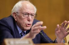 ΗΠΑ: Ο γερουσιαστής Μπέρνι Σάντερς κατηγορεί μεγάλα δικηγορικά γραφεία για «δειλία» επειδή υπέκυψαν στις πιέσεις του Ντόναλντ Τραμπ για οικονομικά οφέλη.