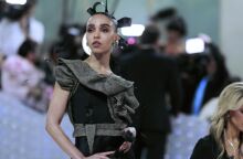 Η FKA Twigs ακυρώνει την εμφάνισή της στο Coachella και την περιοδεία της στη Βόρεια Αμερική λόγω προβλημάτων με τη βίζα - Η ανάρτησή της