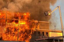 Μεγάλη φωτιά στο Παρίσι - Πυκνός καπνός σκέπασε την πόλη
