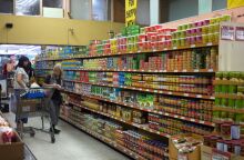 Φόβος και ανασφάλεια ωθούν τους πολίτες σε αγορές πανικού, θυμίζοντας τις πρώτες μέρες της πανδημίας