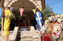 Εικόνα του Αγίου Γεωργίου έξω από εκκλησία στη Λάρισα