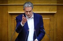 Γερουλάνος: Διεθνώς βγήκαν τα πιστόλια κι η κυβέρνηση παίζει με σφεντόνες