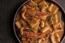 7 αθηναϊκές μακαρονάδες που μοσχοβολούν θάλασσα