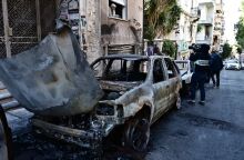 Εξάρχεια: Νύχτα έντασης με μολότοφ και χημικά - Καταστράφηκαν ολοσχερώς σταθμευμένα ΙΧ