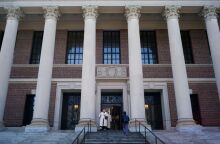 Τα πανεπιστήμια των ΗΠΑ που μπορούν να αντισταθούν στις απαιτήσεις του Ντόναλντ Τραμπ μετά το πάγωμα της χρηματοδότηση του Χάρβαρντ - Ανάλυση του Forbes