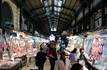 Μα ποιος περιμένει να μάθει τις τιμές του αρνιού από την τηλεόραση;