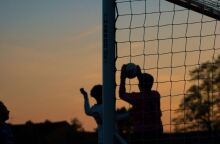 Εκατό Ισπανοί ποδοσφαιρόφιλοι βρέθηκαν σε γήπεδο ομάδας 7ης κατηγορίας στην Αγγλία λόγω YouTube