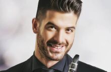 Άρης Μουγκοπέτρος: Τραυματίστηκε σοβαρά από έκρηξη κροτίδας ο γνωστός μουσικός - Κατά τη διάρκεια παραδοσιακού γλεντιού στα Τριπόταμα Αχαΐας.