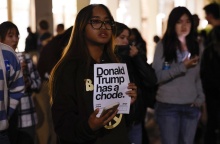 Φοιτητές διαδηλώνουν κατά του Τραμπ