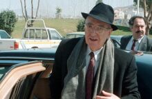 Ο Κ. Κατσανέβας διαψεύδει ότι η Mercedes του Ανδρέα Παπανδρέου ανήκει στην οικογένεια και καταγγέλλει την πώλησή της ως «μνημείο clickbait» - Η ανάρτησή του