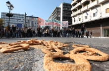 Δώστε κουλούρι στον λαό;