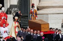 Κηδεία του πάπα Φραγκίσκου: Στη Βασιλική του Αγίου Πέτρου εψάλη το Χριστός Ανέστη λίγο πριν ολοκληρωθεί η τελετή - Το Ευαγγέλιο διαβάστηκε και στα ελληνικά