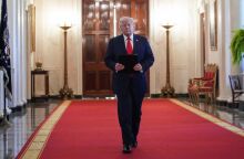 CNN: Ο Ντόναλντ Τραμπ οδήγησε την οικονομία των ΗΠΑ στα όρια της κρίσης με πολιτικές που προκαλούν αυξήσεις τιμών και αβεβαιότητα στην αγορά.