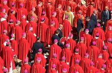  «Εxtra omnes»: Τι συμβαίνει πίσω από την κλειδωμένη πόρτα στο Κονκλάβιο μέχρι να εκλεγεί νέος Πάπας