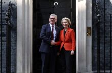 Ε.Ε. και Ηνωμένο Βασίλειο ετοιμάζουν νέα στρατηγική συνεργασία για εμπόριο, ασφάλεια και στήριξη Ουκρανίας, αψηφώντας τις απειλές Τραμπ.