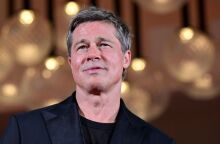 Ο Μπραντ Πιτ σπάει τη σιωπή του σχετικά με την οριστικοποίηση του διαζυγίου του με την Τζολί