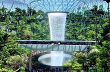 Σιγκαπούρη: Το εμβληματικό Αεροδρόμιο Changi στέφεται πάλι Νο.1 παγκοσμίως για το 2025