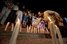 Κεριά στη μνήμη νεκρών στο Πακιστάν