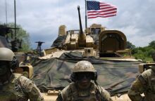 ΗΠΑ: Το Πεντάγωνο απομακρύνει 1.000 τρανς στρατιωτικούς και δίνει διορία 30 ημερών για αυτοαναγνώριση, εφαρμόζοντας την απαγόρευση Τραμπ.