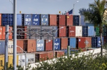 Κοντέινερ με εμπορεύματα