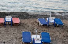 Πέντε συλλήψεις ιδιοκτητών και προσωρινών υπευθύνων καταστημάτων στην Ανάβυσσο για παράνομη κατάληψη παραλίας - Μετέτρεψαν καντίνα σε beach bar