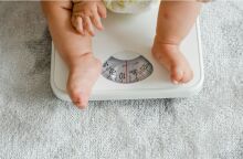 Το υπερβολικό βάρος σε μικρή παιδική ηλικία μπορεί να διπλασιάσει τον κίνδυνο παχυσαρκίας στην ενήλικη ζωή, σύμφωνα με νέα έρευνα.