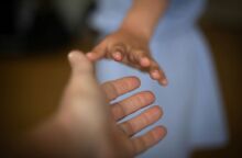 Ωνάσειο: Για πρώτη φορά στην Ελλάδα δύο παιδιά μικρού σωματικού βάρους έλαβαν νεφρό από τους γονείς τους