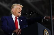 Ανάλυση Politico: Ο Τραμπ αλλάζει το παιχνίδι στο παγκόσμιο εμπόριο και αφήνει την ΕΕ στο περιθώριο 