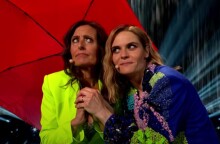 Eurovision 2025: «Εμείς εφηύραμε τη Δημοκρατία» είπαν οι Ελβετίδες παρουσιάστριες 