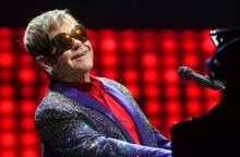 Ο Έλτον Τζον καταγγέλλει ως «εγκληματική» την πρόθεση της κυβέρνησης της Βρετανίας να επιτρέψει την εκμετάλλευση έργων από τεχνητή νοημοσύνη χωρίς άδεια.