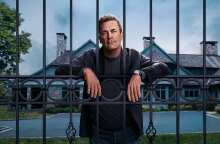 Φίλοι και γείτονες: Η μεγάλη επιστροφή του Τζον Χαμ αξίζει το binge της