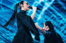 Η Κλαυδία στην σκηνή της Eurovision 2025 με την «Αστερομάτα»