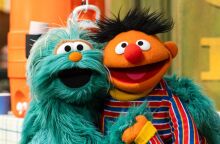 Mεταφέρεται στη streaming πλατφόρμα του Netflix μετά την απόφαση Τραμπ να κόψει τη χρηματοδότηση του PBS, το θρυλικό παιδικό πρόγραμμα Sesame Street