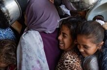 Περιορισμένη βοήθεια εισήλθε στη Γάζα για πρώτη φορά μετά από εβδομάδες - Ο ΟΗΕ προειδοποιεί ότι δεν αρκεί για την αποτροπή λιμού.