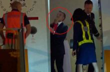 Brigitte Macron χαστουκίζει τον Emmanuel Macron - viral στιγμιότυπο