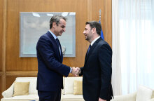 Ο Μητσοτάκης στήνει την παγίδα της άρσης της μονιμότητας (και το ΠΑΣΟΚ πέφτει μέσα)