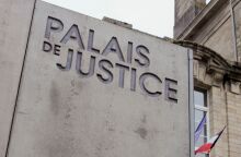 Γαλλία: Ο χειρουργός Ζοέλ Λε Σκουαρνέκ καταδικάστηκε σε 20 χρόνια κάθειρξη για τη σεξουαλική κακοποίηση εκατοντάδων παιδιών επί δεκαετίες 