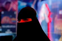 Guardian: Αποκαλύψεις για τα μυστικά «σωφρονιστικά κέντρα» στη Σαουδική Αραβία, όπου γυναίκες τιμωρούνται για «ανυπακοή» με κακοποιήσεις και απομόνωση.