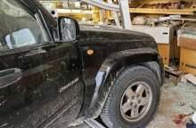 Το τζιπ έπεσε στην τζαμαρία φούρνου στην Κω