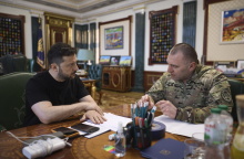 Ο Βολοντίμιρ Ζελένσκι και ο επικεφαλής της επιχείρησης WEB