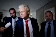Η ολλανδική κυβέρνηση καταρρέει καθώς ο ακροδεξιός Γκέερτ Βίλντερς αποσύρει το κόμμα του από τον συνασπισμό λόγω της μεταναστευτικής πολιτικής